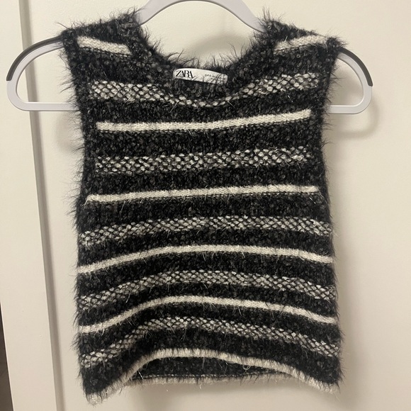 Striped wool vest with silver tinsel details. - Picture 1 of 3